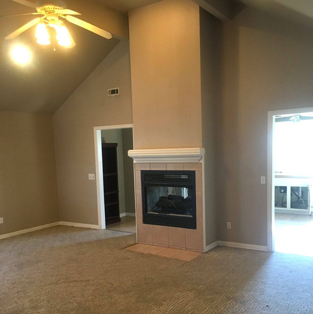 House for rent at 667 N Meadowlands Dr, Fayetteville, AR 72704