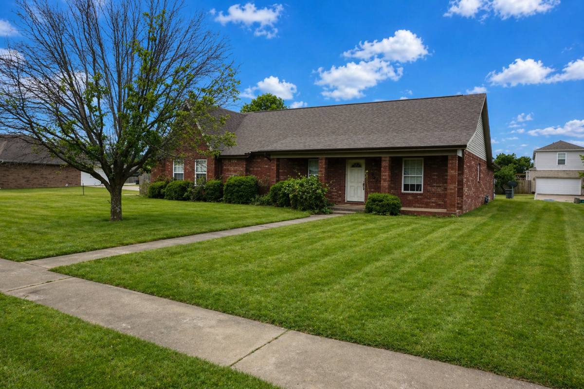 House for rent at 667 N Meadowlands Dr, Fayetteville, AR 72704