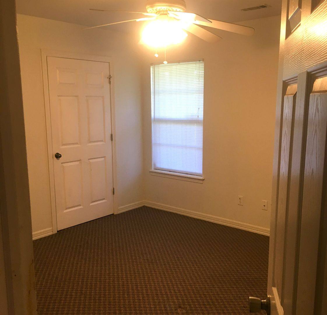 House for rent at 667 N Meadowlands Dr, Fayetteville, AR 72704