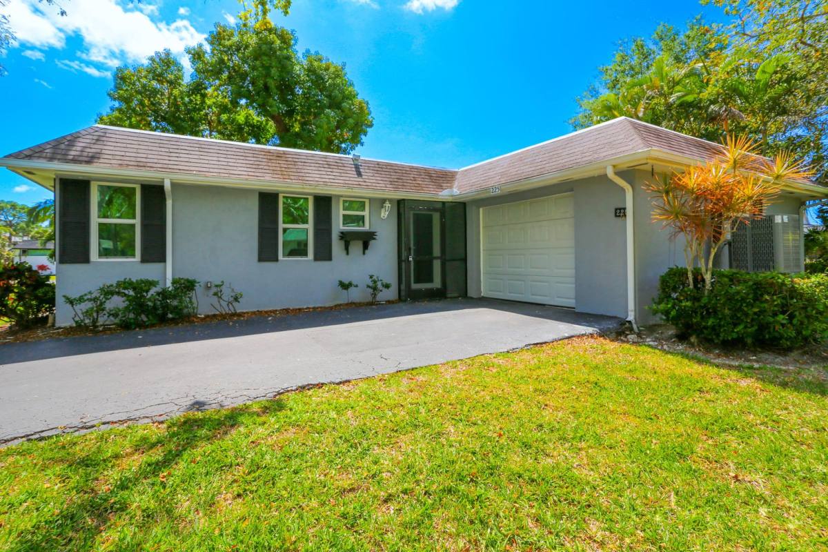 House for rent at 225 Georgetown Blvd, Naples, FL 34112