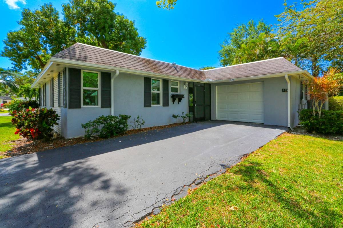 House for rent at 225 Georgetown Blvd, Naples, FL 34112