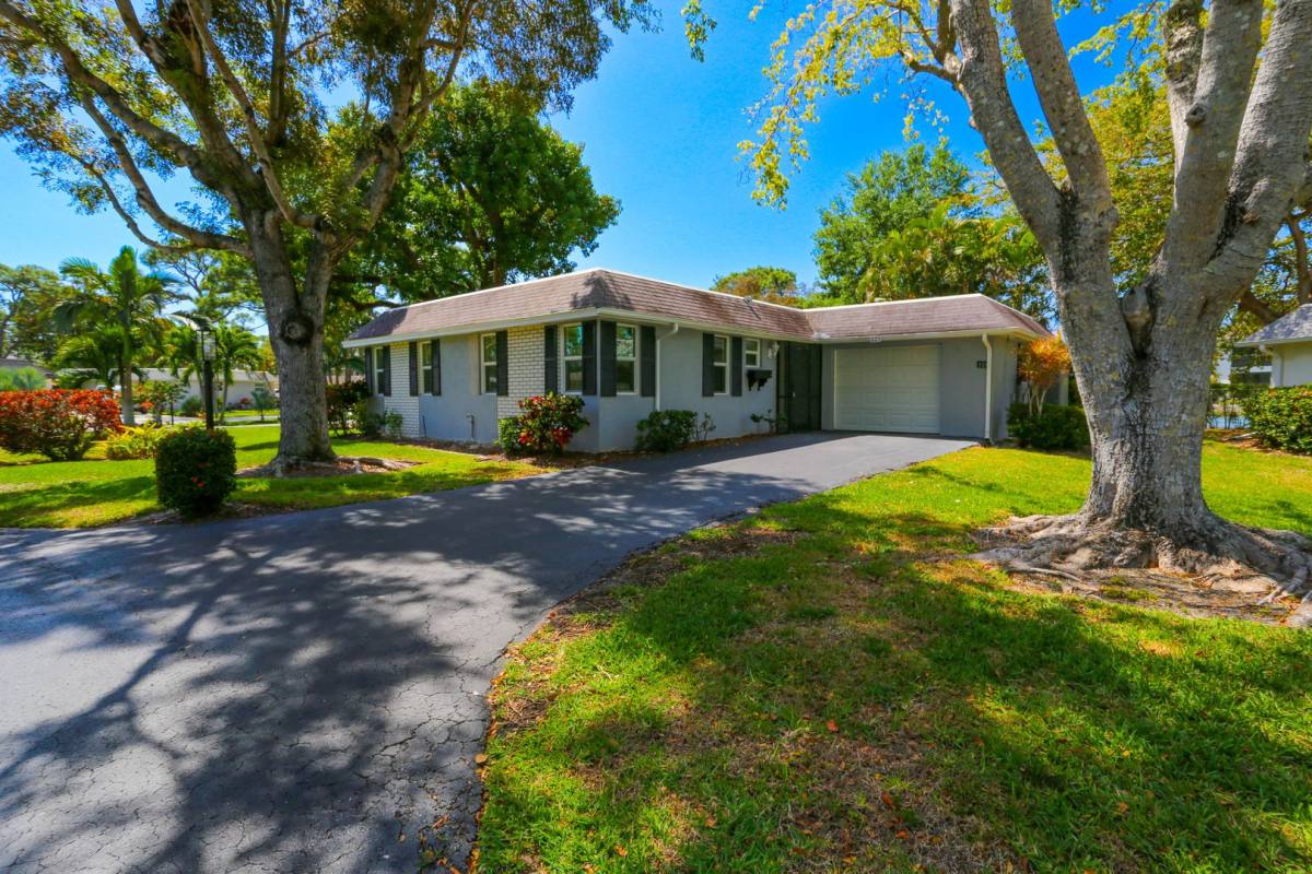 House for rent at 225 Georgetown Blvd, Naples, FL 34112