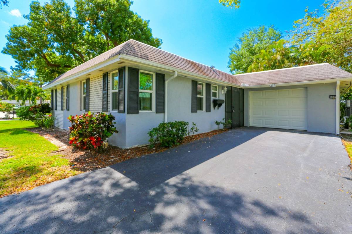 House for rent at 225 Georgetown Blvd, Naples, FL 34112