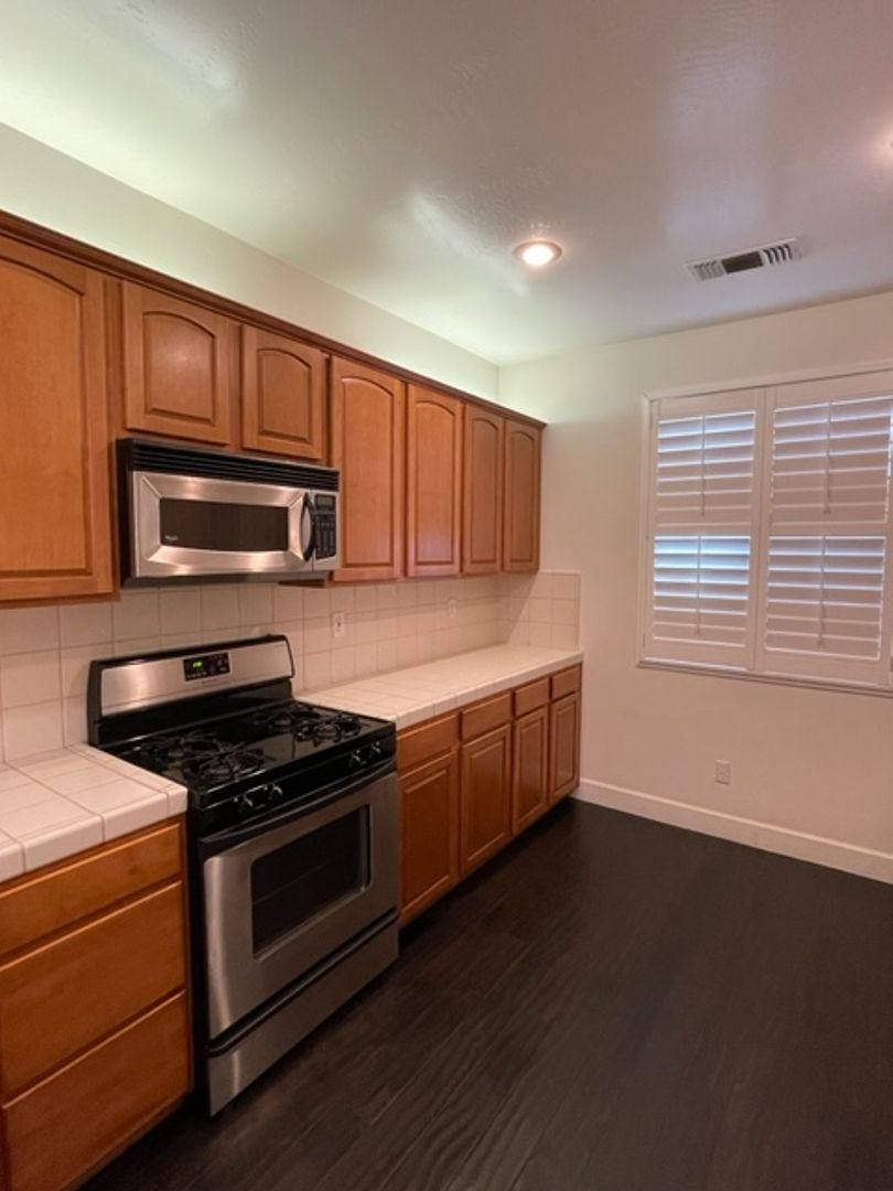 House for rent at 11702 Morgan Hill Dr, Bakersfield, CA 93312