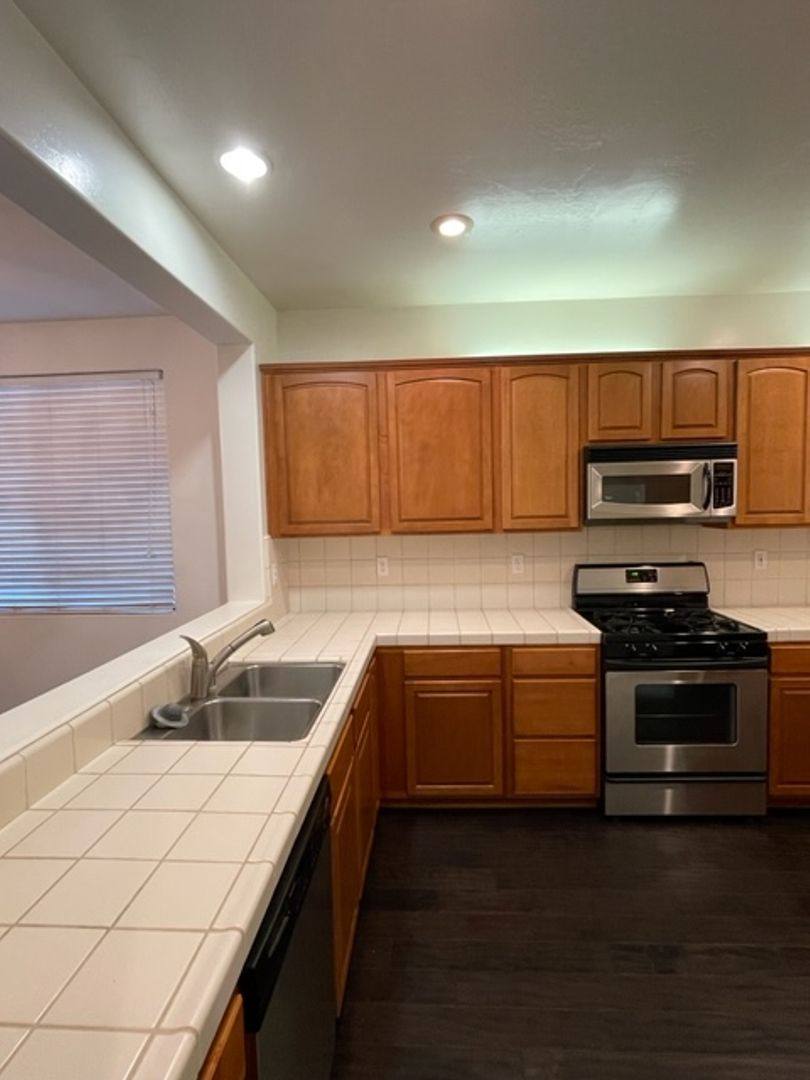 House for rent at 11702 Morgan Hill Dr, Bakersfield, CA 93312