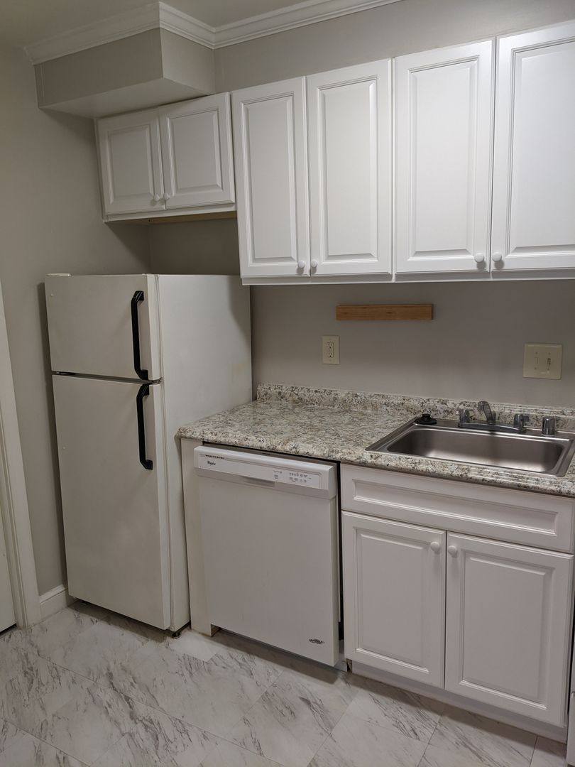 Apartment for rent at 945 25th St NW, Washington, DC 20037