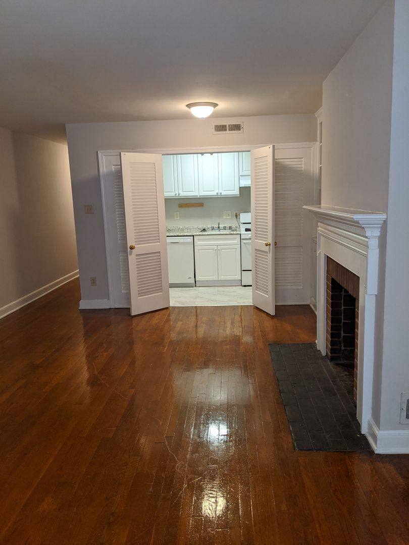 Apartment for rent at 945 25th St NW, Washington, DC 20037