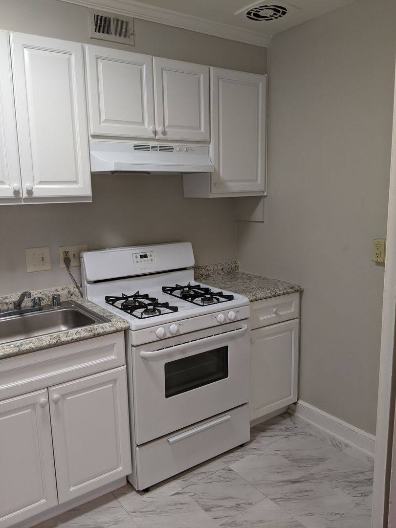 Apartment for rent at 945 25th St NW, Washington, DC 20037