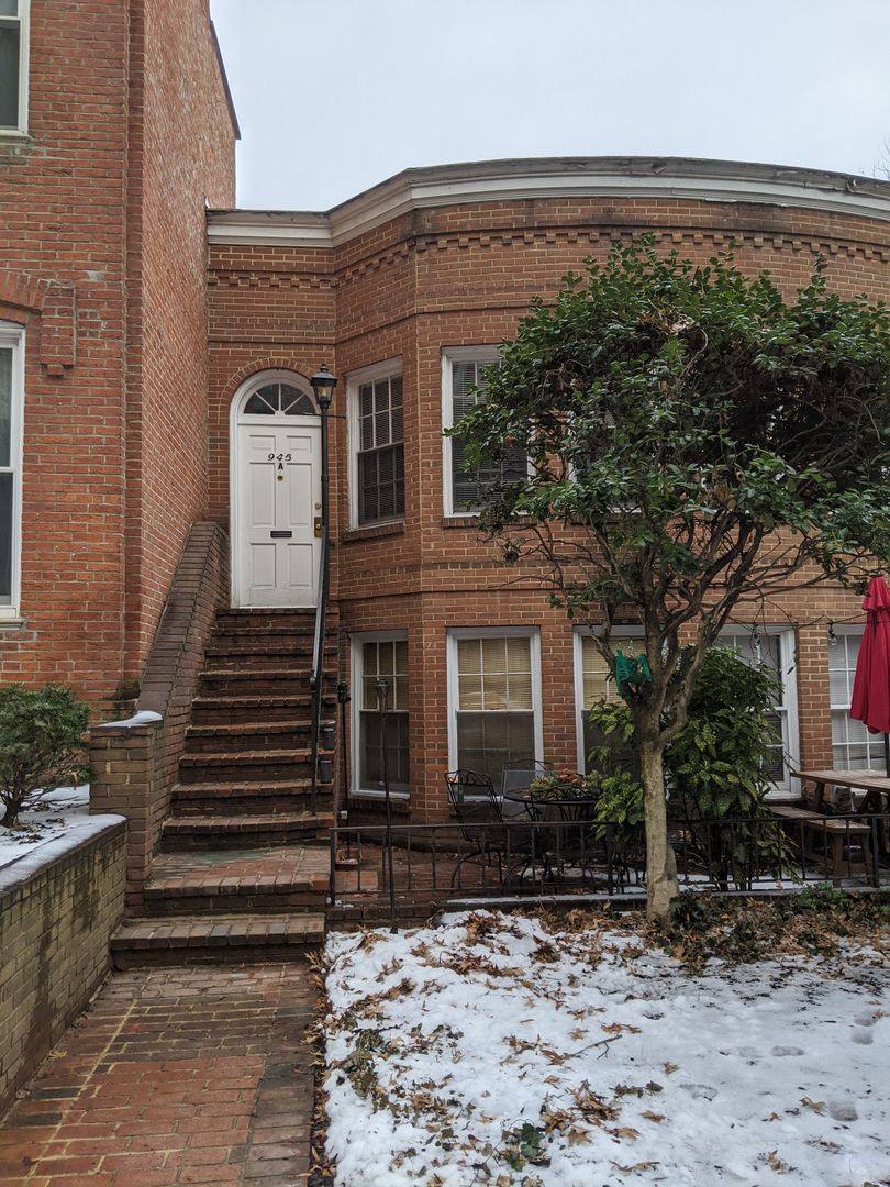 Apartment for rent at 945 25th St NW, Washington, DC 20037