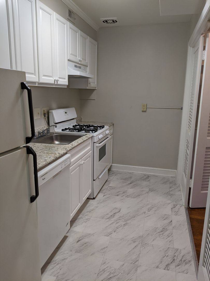 Apartment for rent at 945 25th St NW, Washington, DC 20037