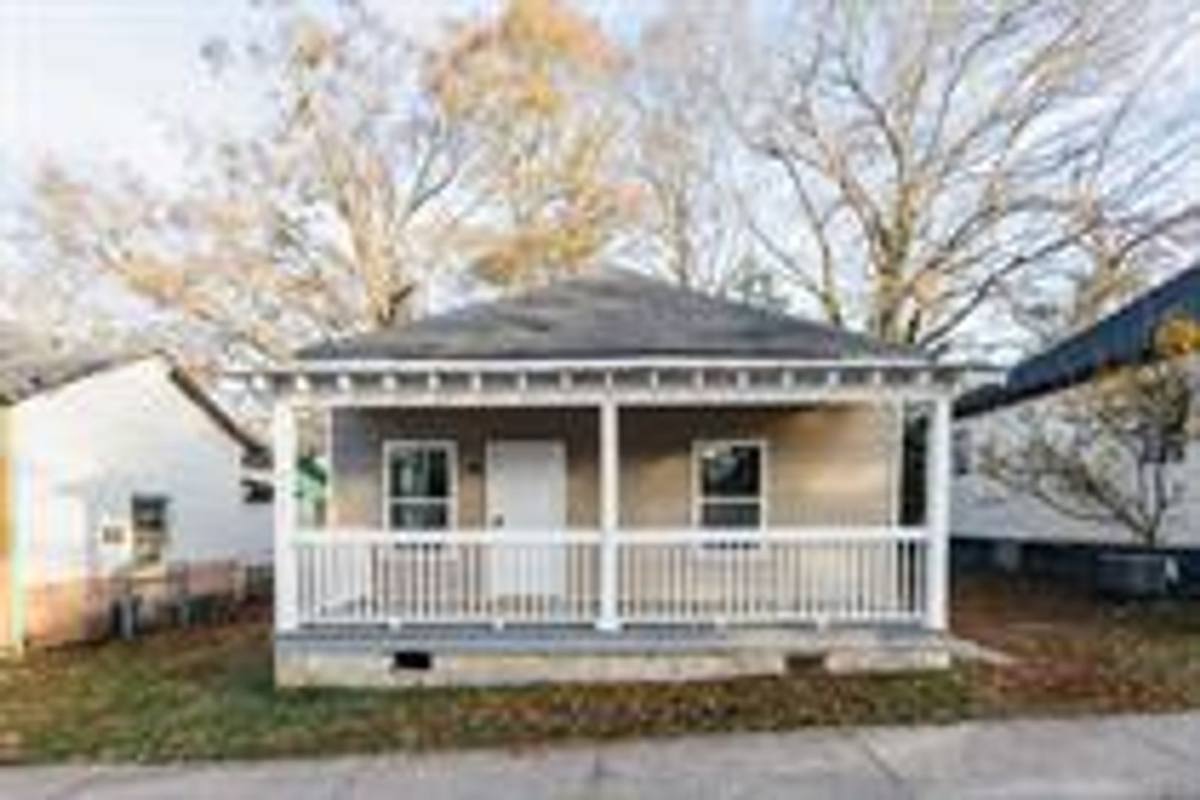 House for rent at 211 W Cherry St, Griffin, GA 30223