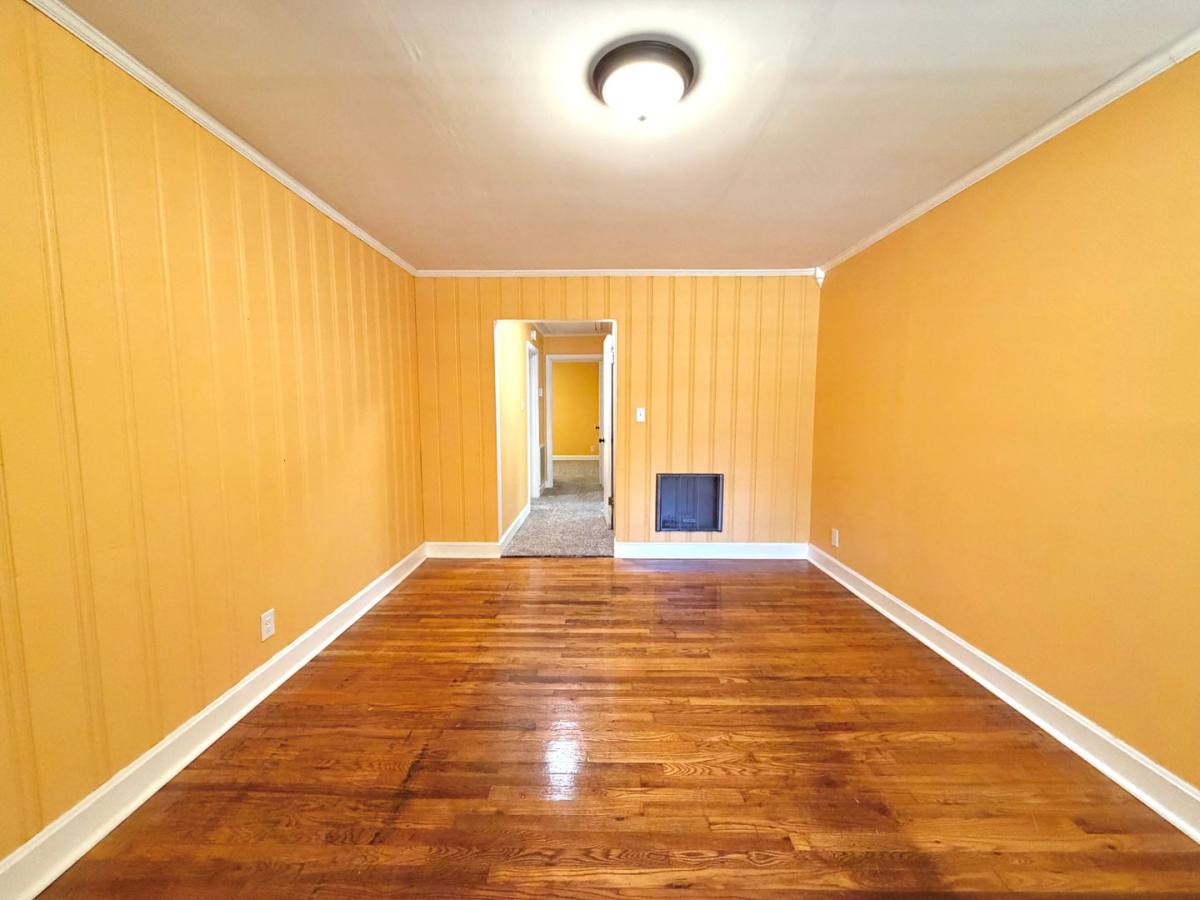 Apartment for rent at 857 Greenwood Ave, Clarksville, TN 37040