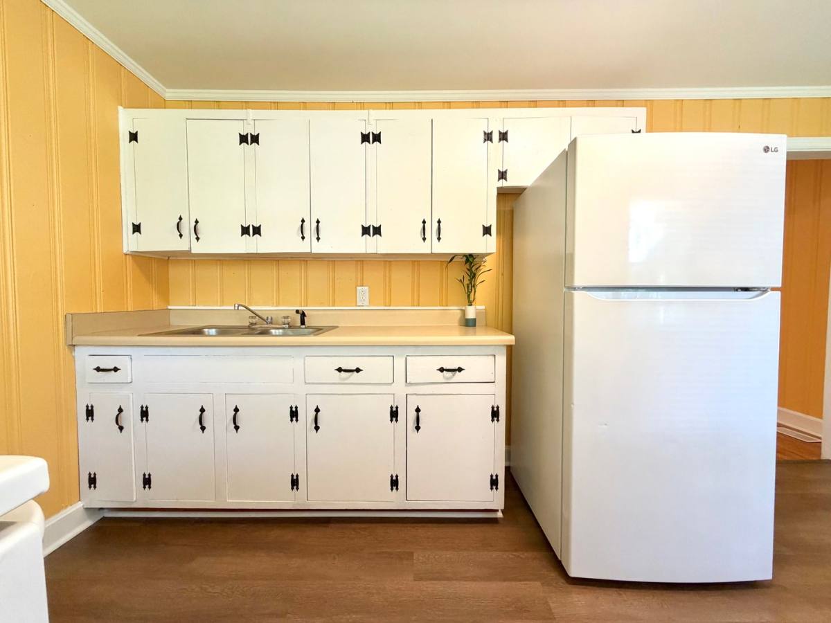 Apartment for rent at 857 Greenwood Ave, Clarksville, TN 37040