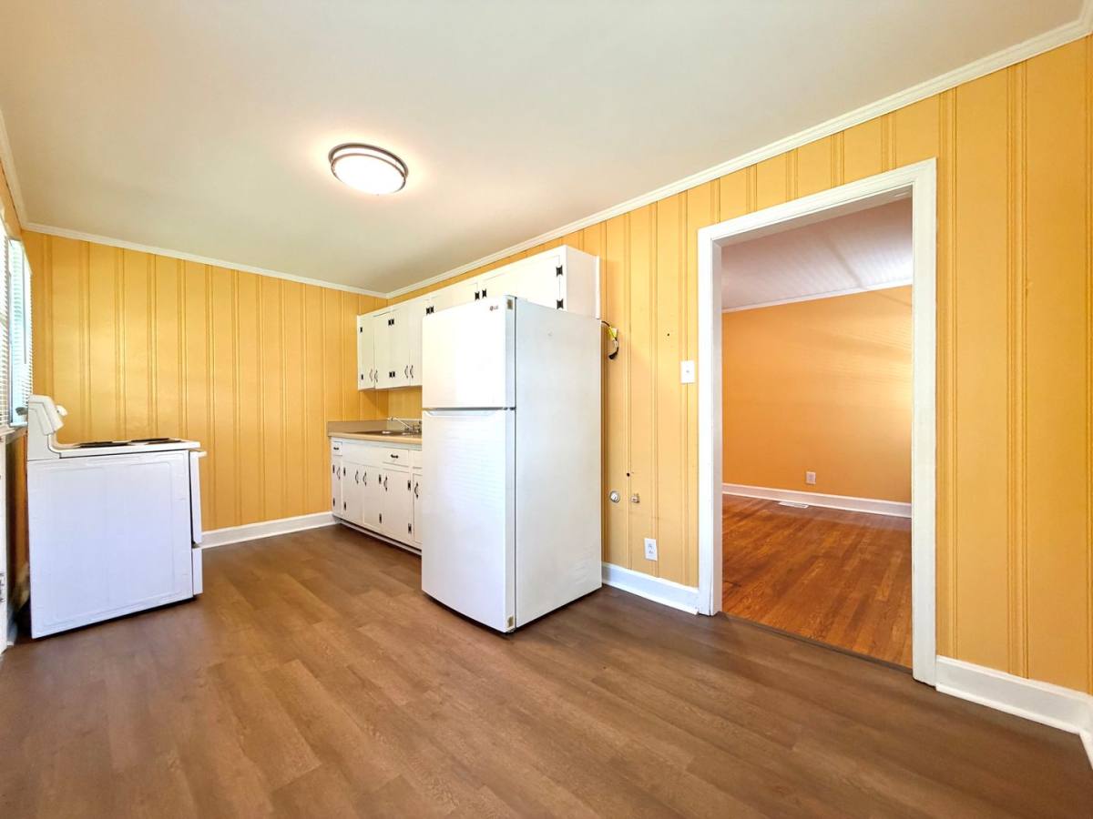 Apartment for rent at 857 Greenwood Ave, Clarksville, TN 37040