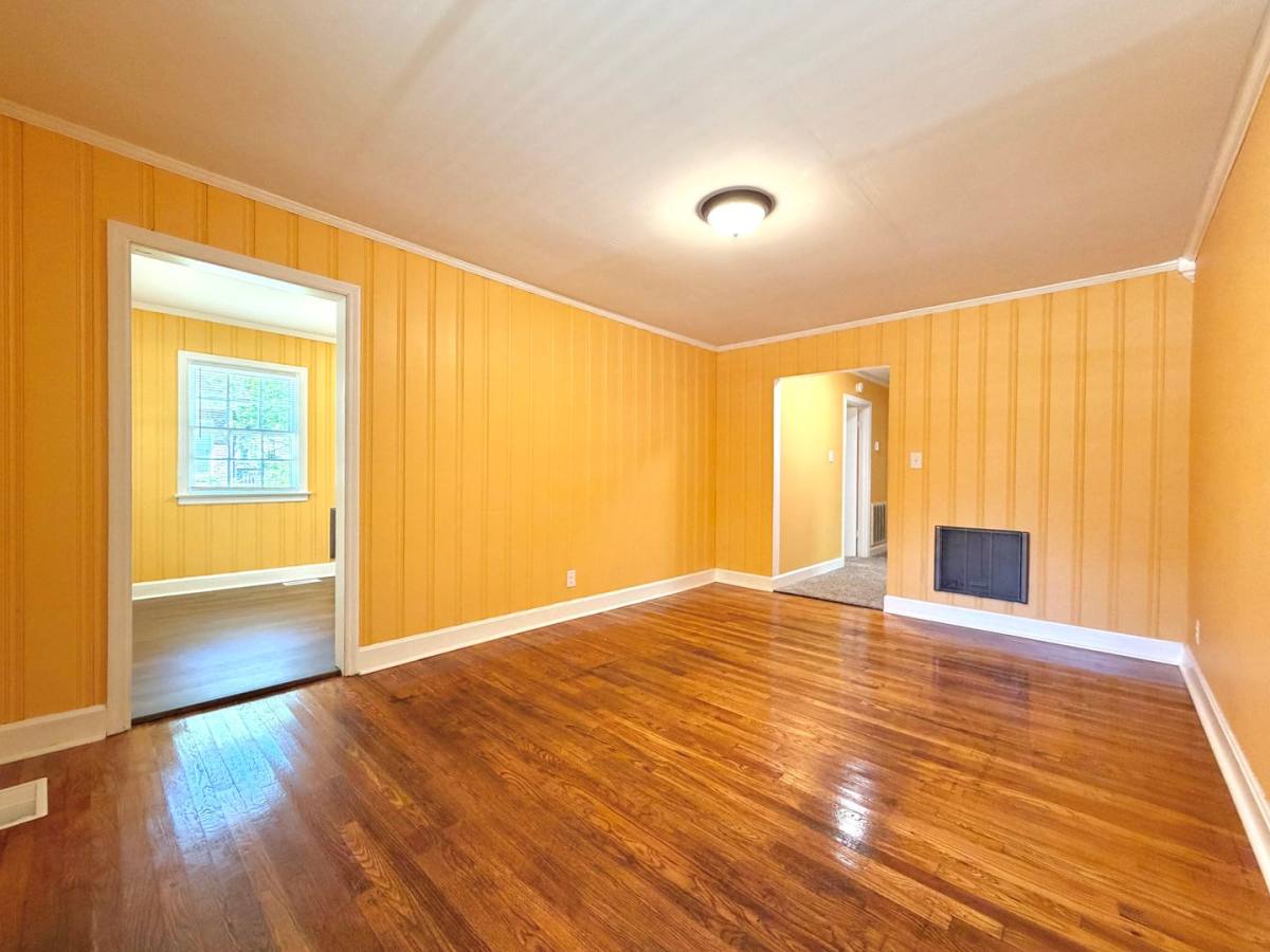 Apartment for rent at 857 Greenwood Ave, Clarksville, TN 37040