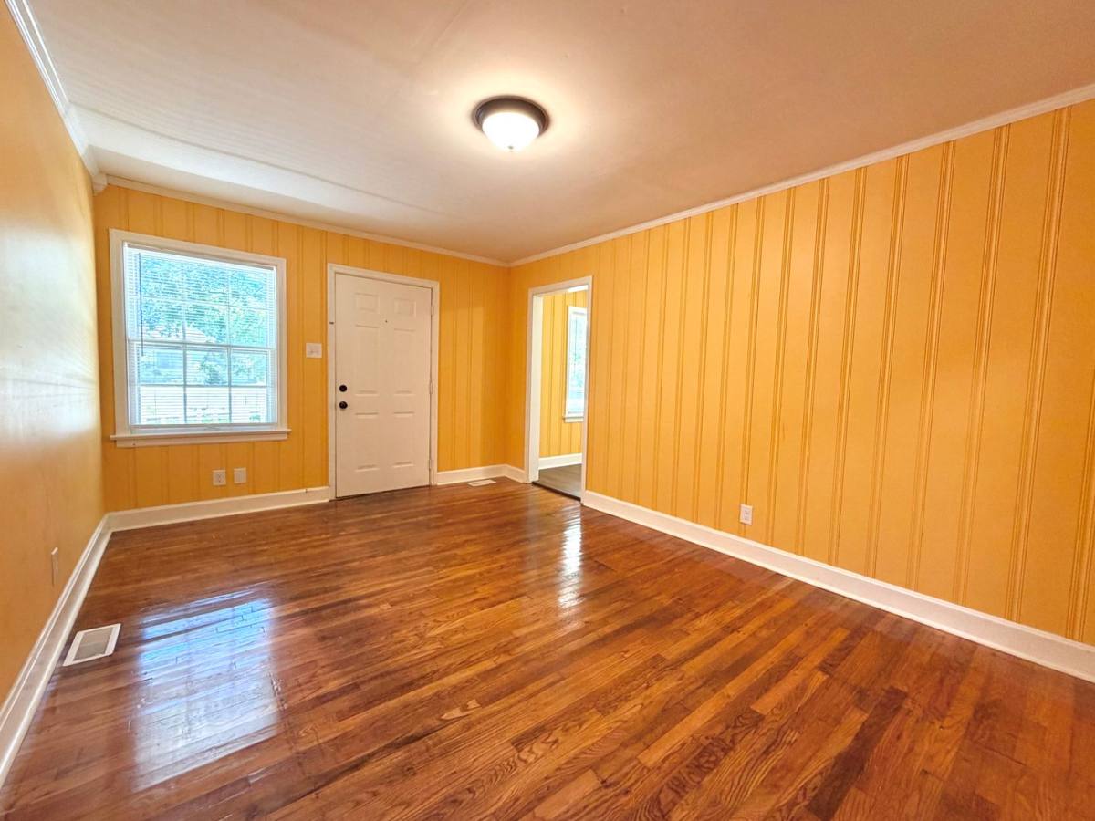 Apartment for rent at 857 Greenwood Ave, Clarksville, TN 37040