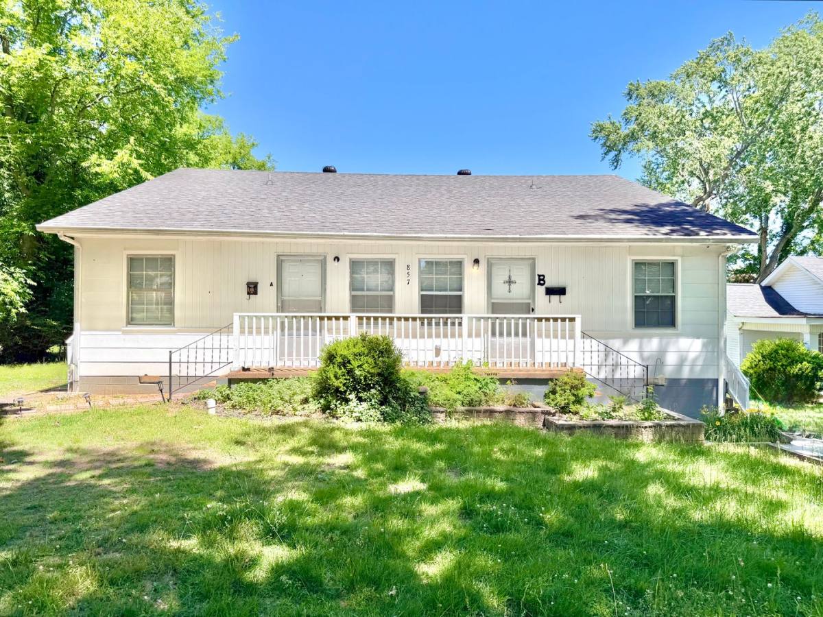 Apartment for rent at 857 Greenwood Ave, Clarksville, TN 37040