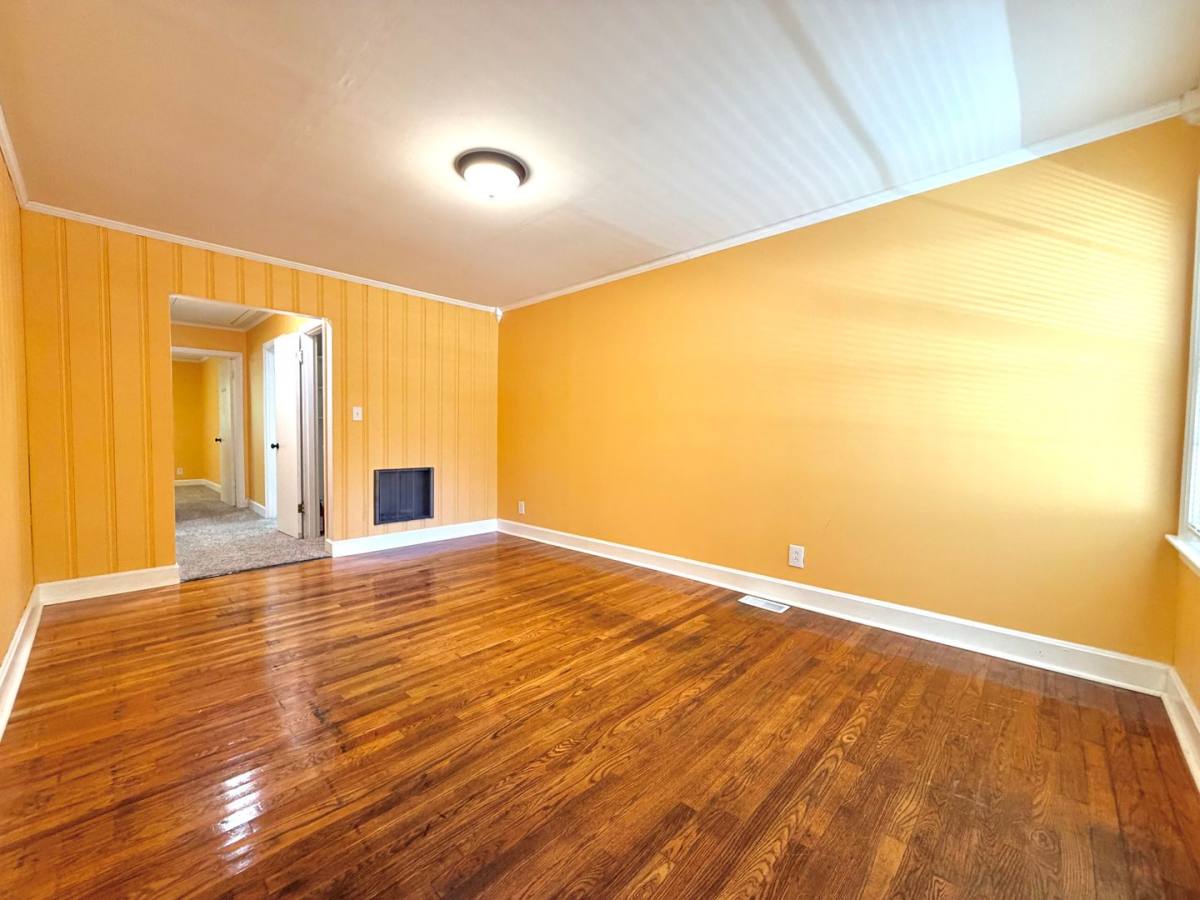 Apartment for rent at 857 Greenwood Ave, Clarksville, TN 37040