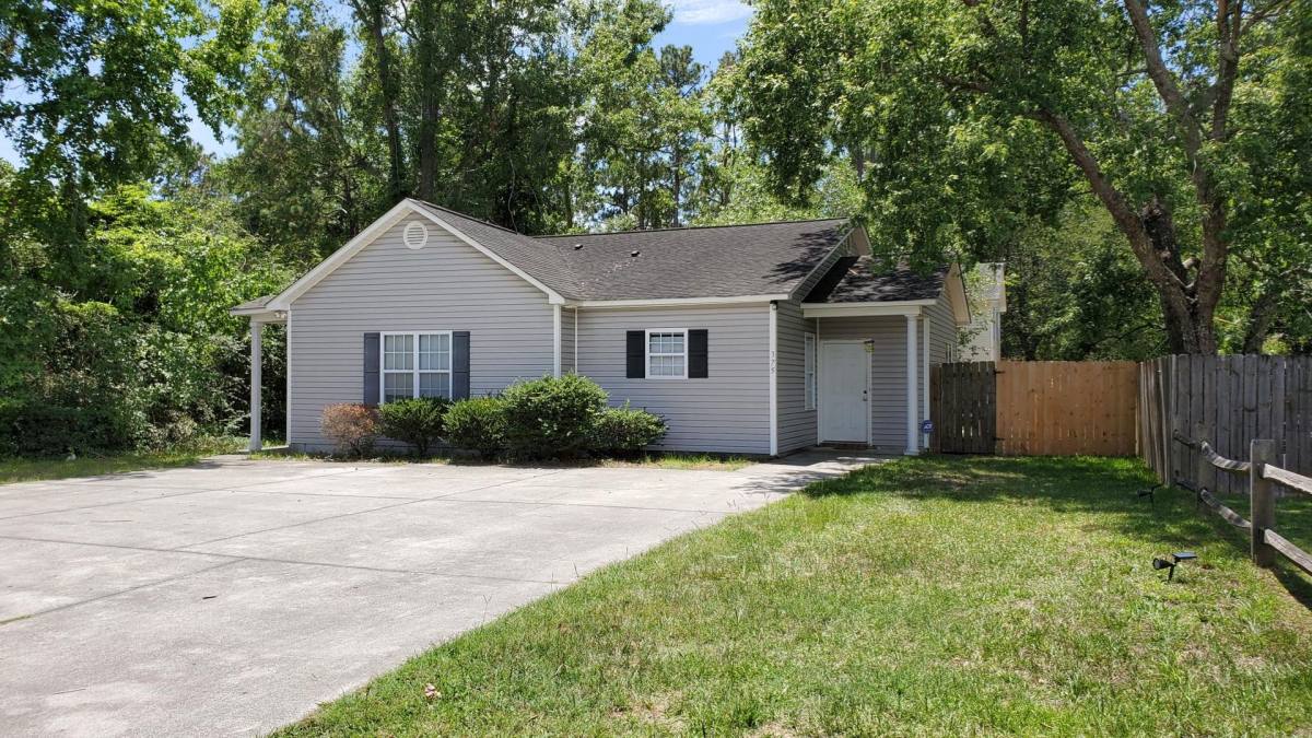 House for rent at 375 Lullwater Dr, Wilmington, NC 28403