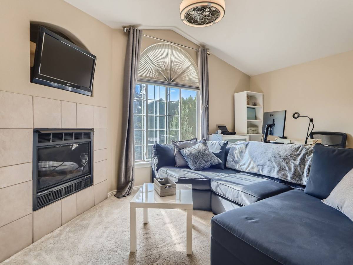 House for rent at 8643 E Dry Creek Rd, Englewood, CO 80112