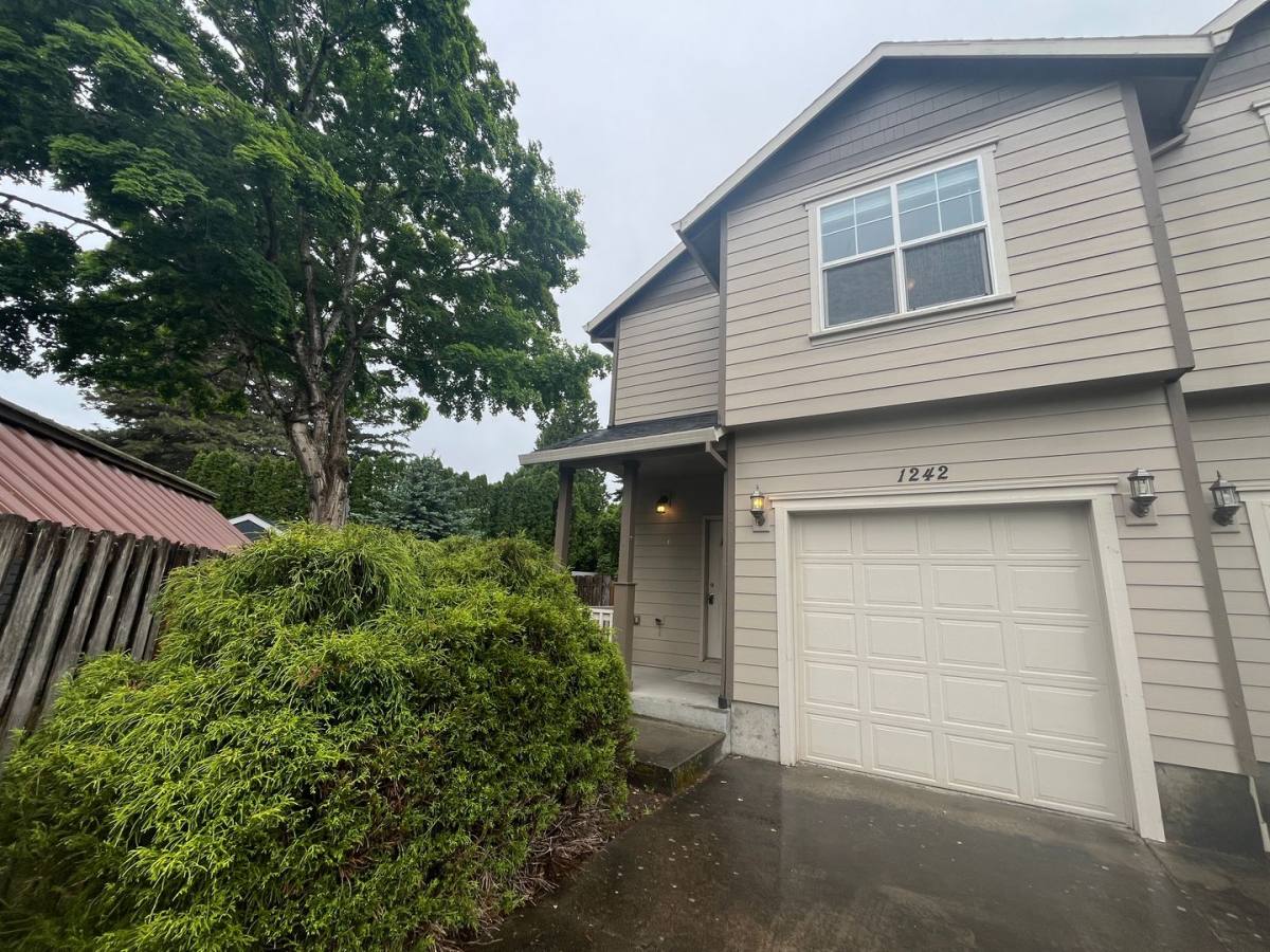 House for rent at 1242 SE Roberts Ave, Gresham, OR 97080