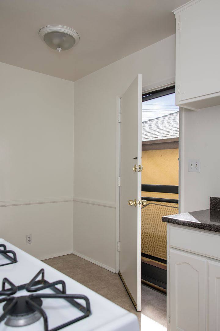 Apartment for rent at 1150-1154 E Chevy Chase, Glendale, CA 91205