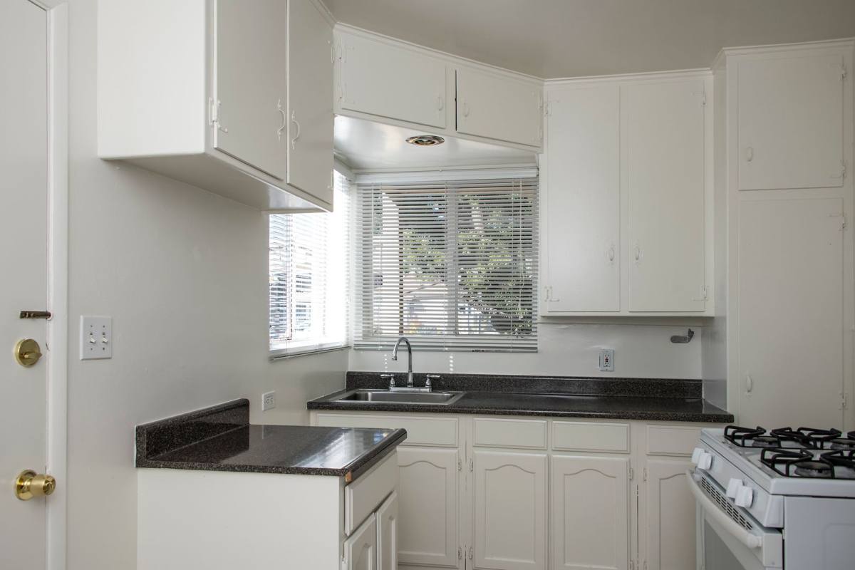 Apartment for rent at 1150-1154 E Chevy Chase, Glendale, CA 91205