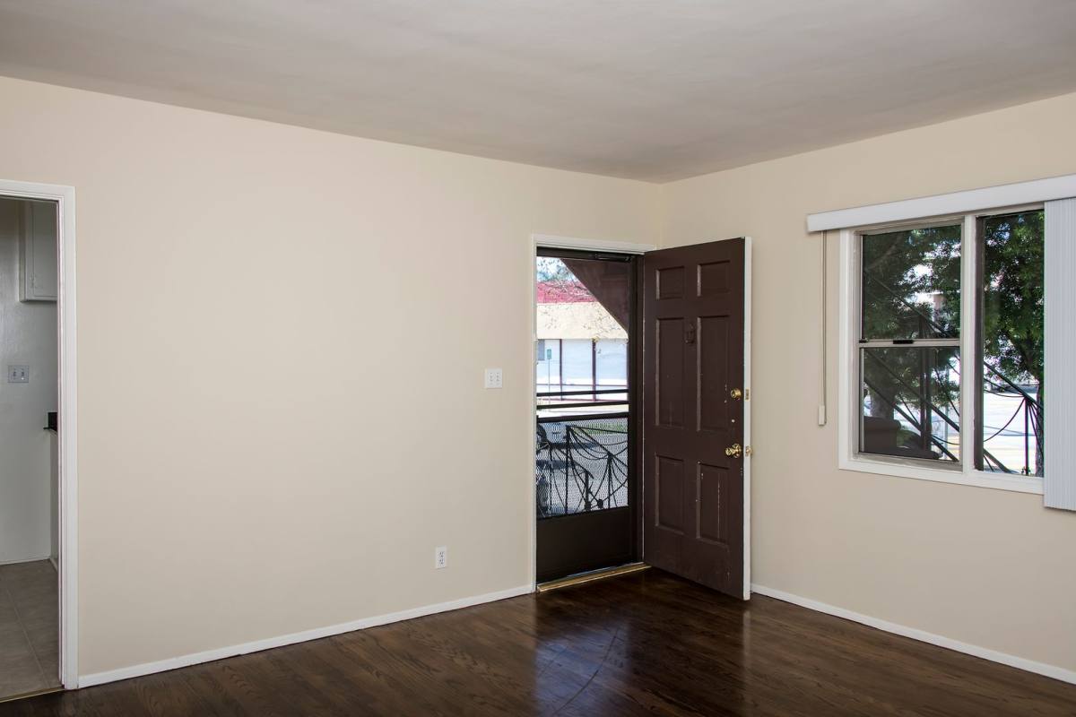 Apartment for rent at 1150-1154 E Chevy Chase, Glendale, CA 91205
