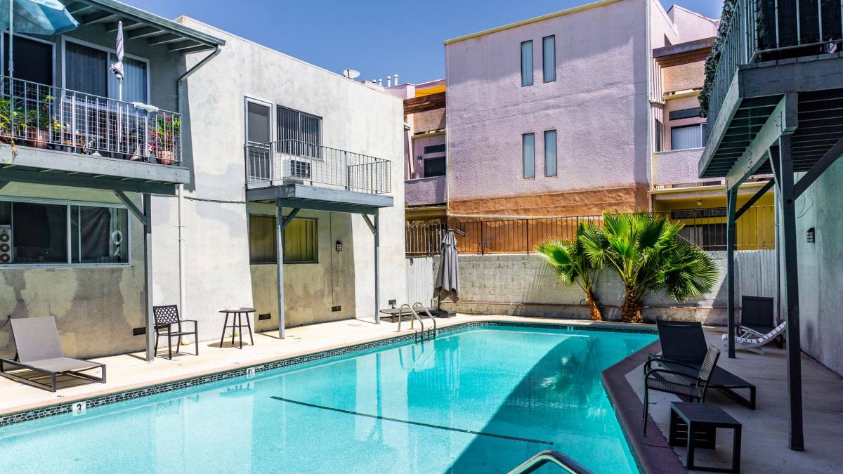 Apartment for rent at 4760 Kester Ave, Sherman Oaks, CA 91403