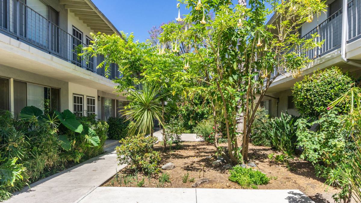 Apartment for rent at 4760 Kester Ave, Sherman Oaks, CA 91403