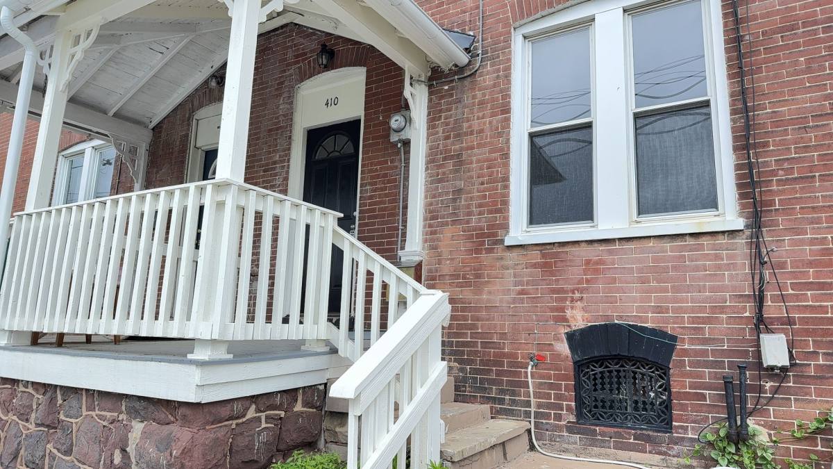 Townhouse for rent at 410 Wolf Ave, Chambersburg, PA 17201