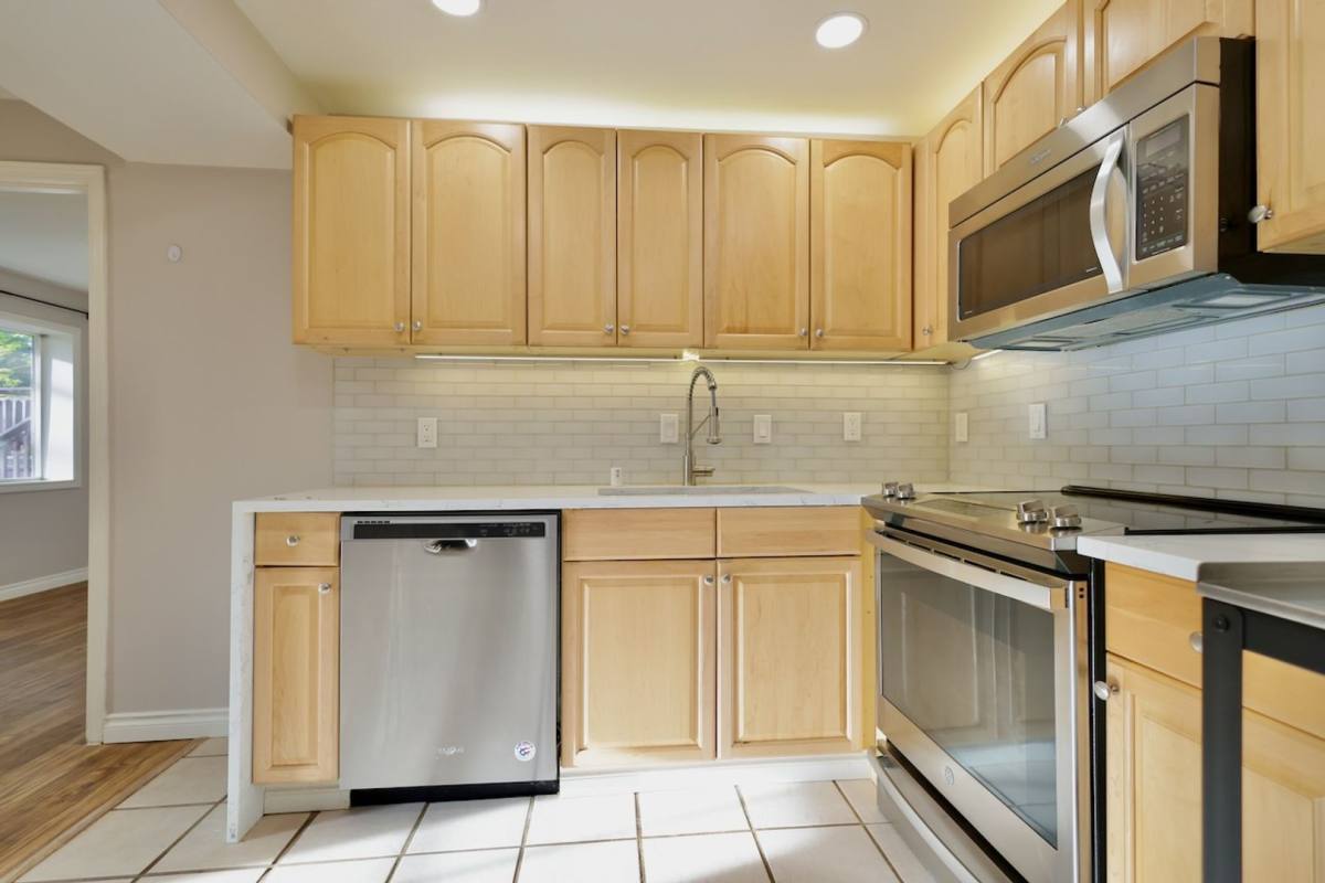 Townhouse for rent at 17305 Dayton Ave N, Seattle, WA 98133