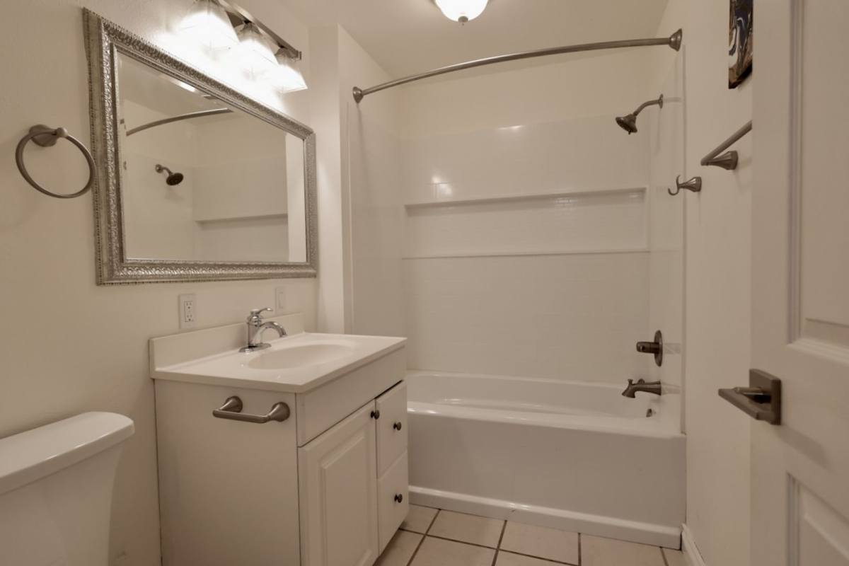 Townhouse for rent at 17305 Dayton Ave N, Seattle, WA 98133