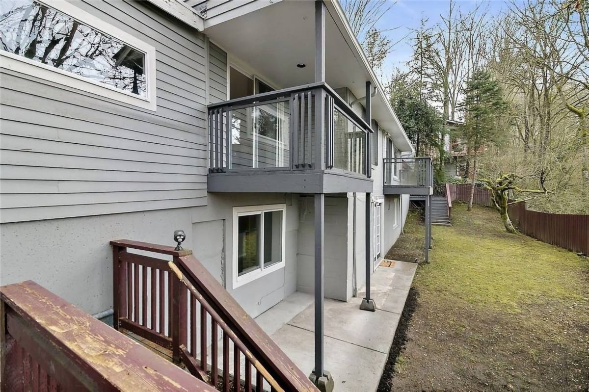 Townhouse for rent at 17305 Dayton Ave N, Seattle, WA 98133