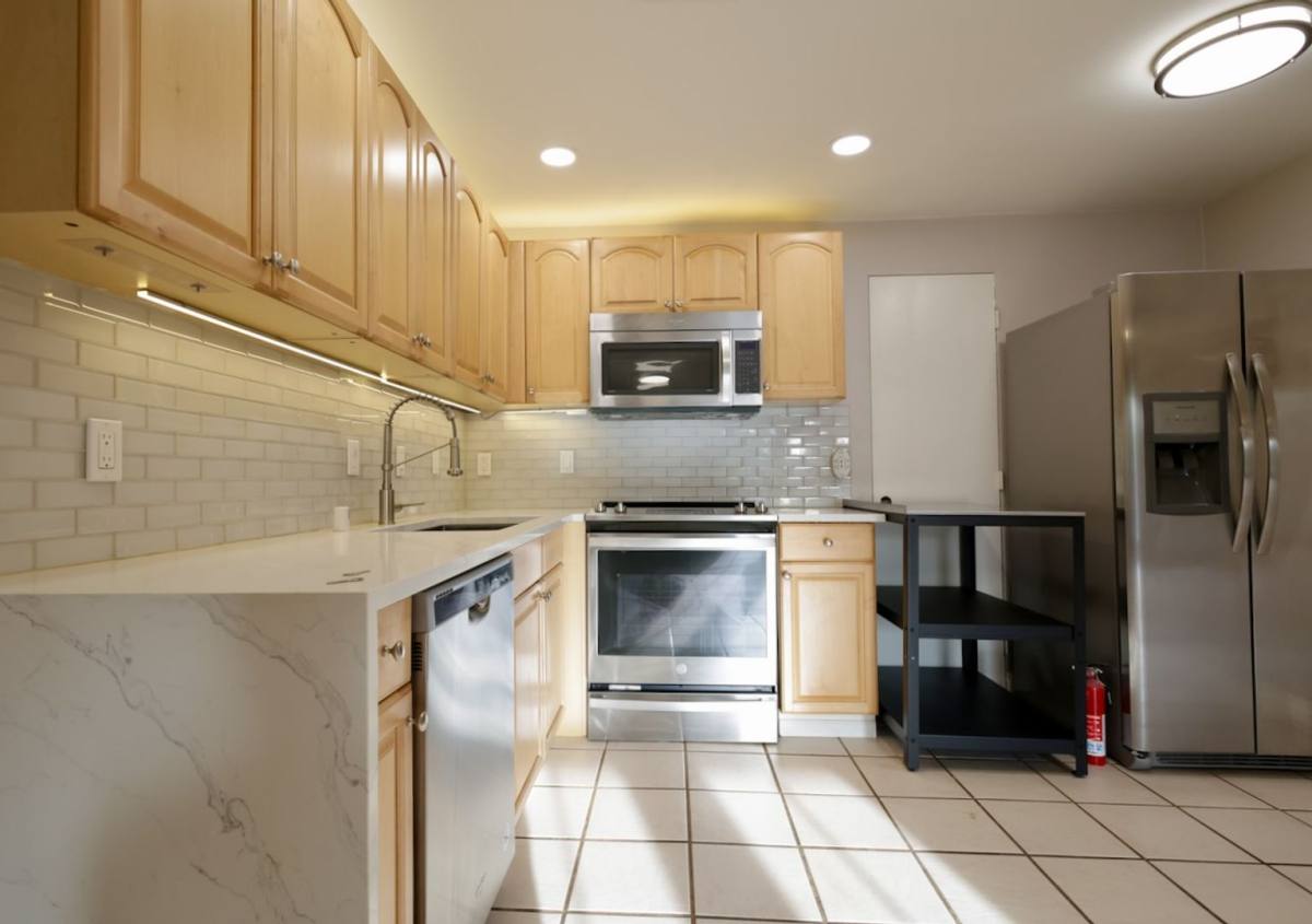 Townhouse for rent at 17305 Dayton Ave N, Seattle, WA 98133