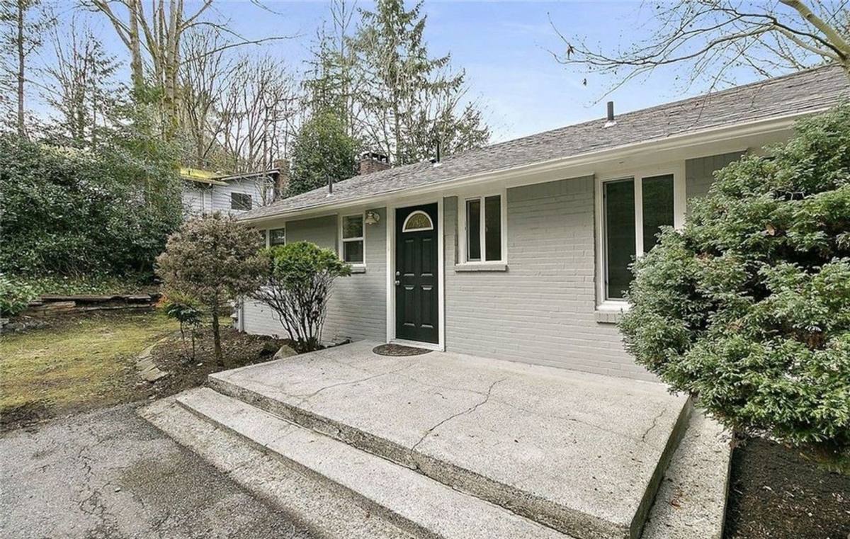 Townhouse for rent at 17305 Dayton Ave N, Seattle, WA 98133