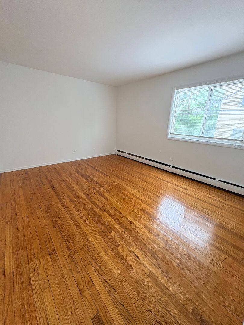 Apartment for rent at 17-19 N Waller Ave, Chicago, IL 60644