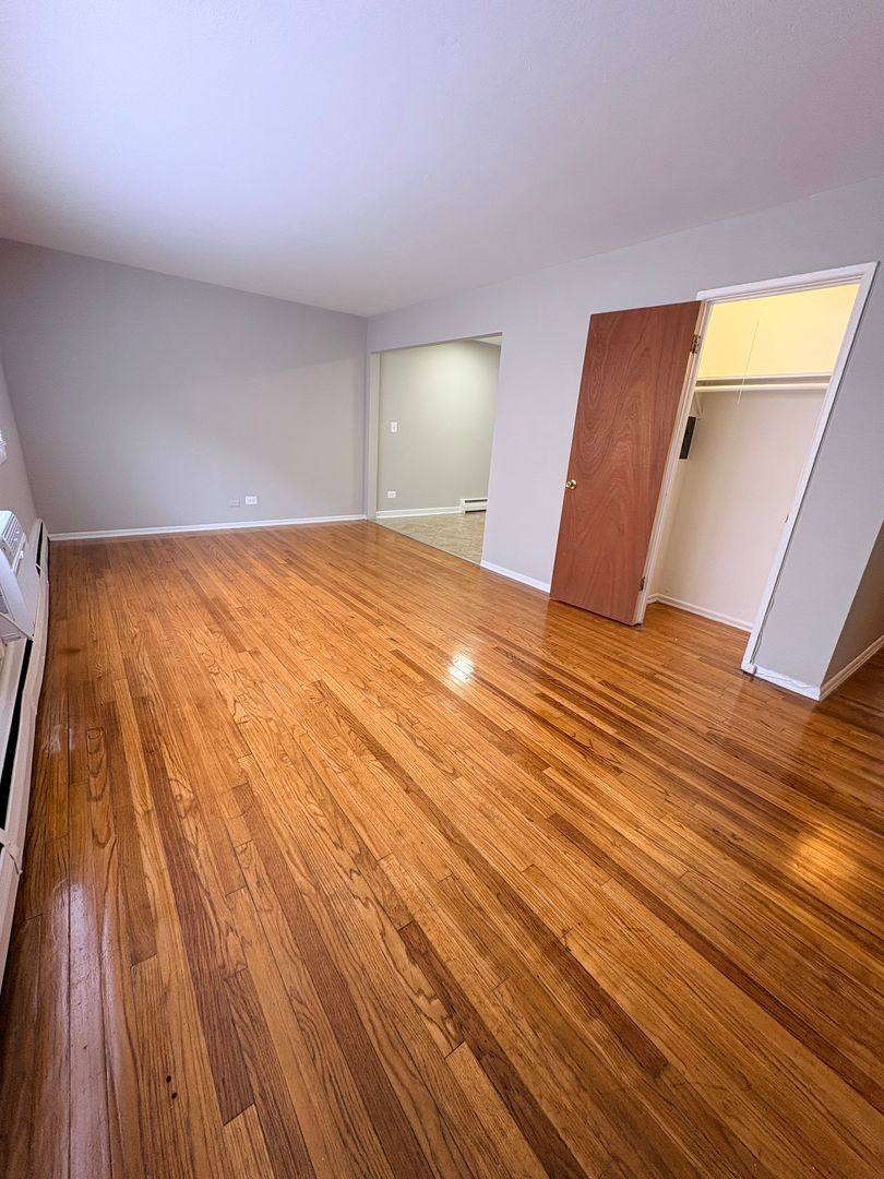 Apartment for rent at 17-19 N Waller Ave, Chicago, IL 60644