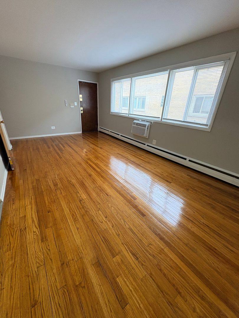 Apartment for rent at 17-19 N Waller Ave, Chicago, IL 60644