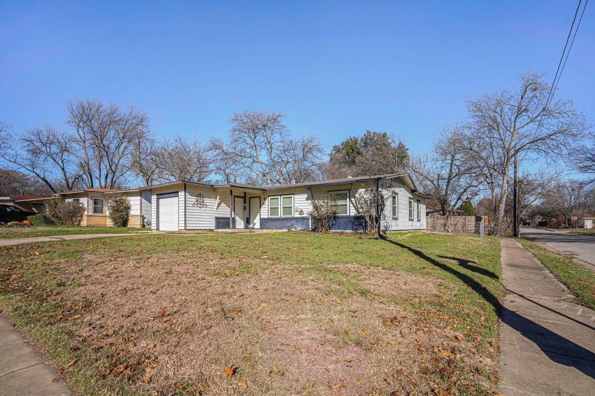 House for rent at 2009 Cloverdale St, Arlington, TX 76010
