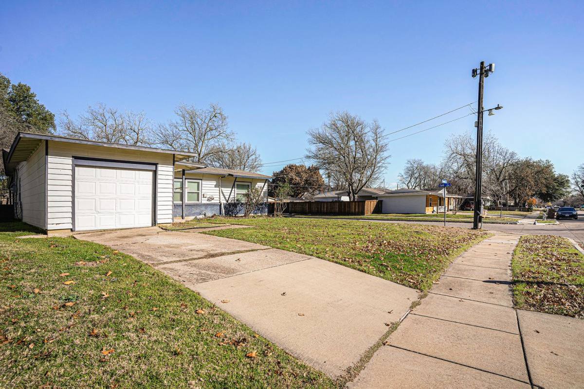 House for rent at 2009 Cloverdale St, Arlington, TX 76010