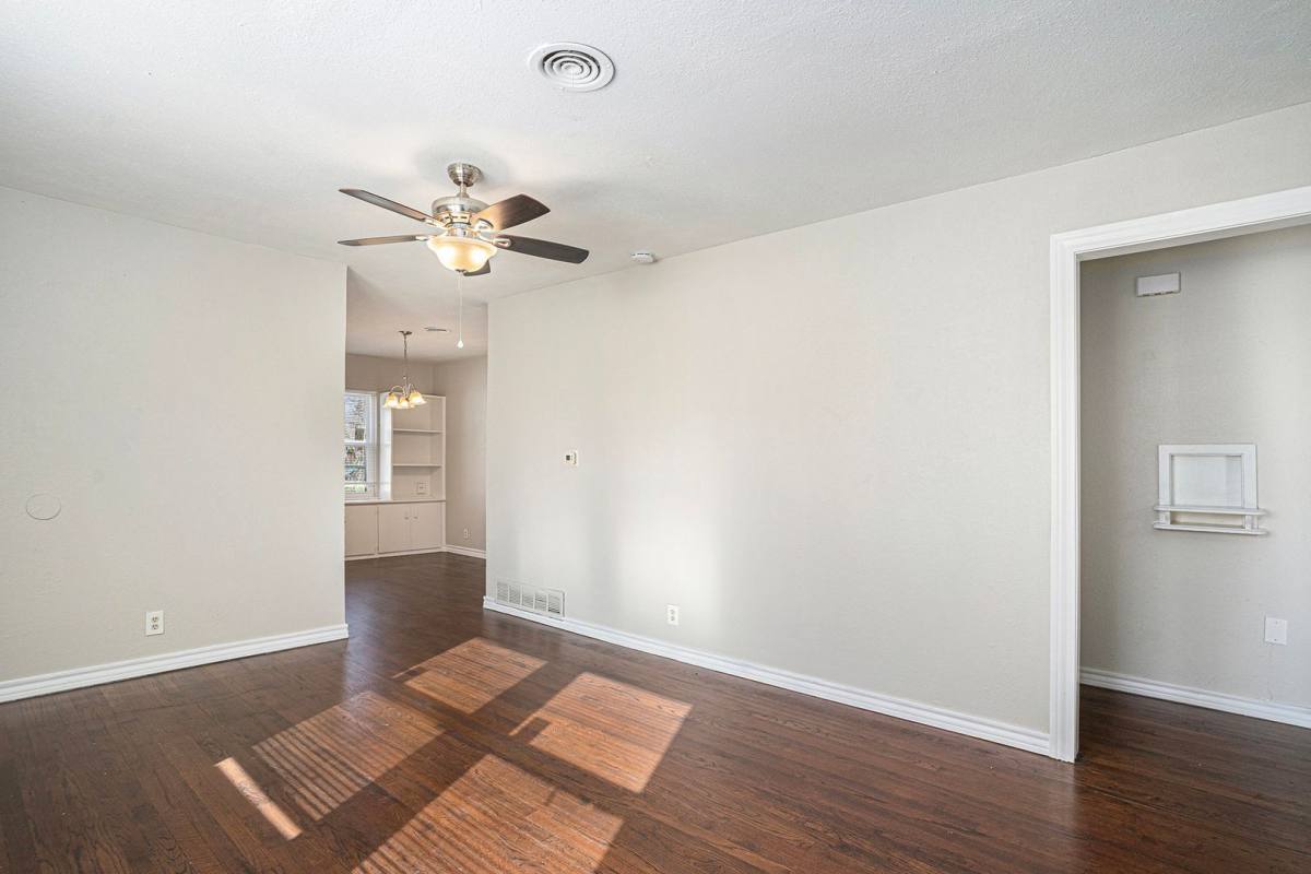 House for rent at 2009 Cloverdale St, Arlington, TX 76010