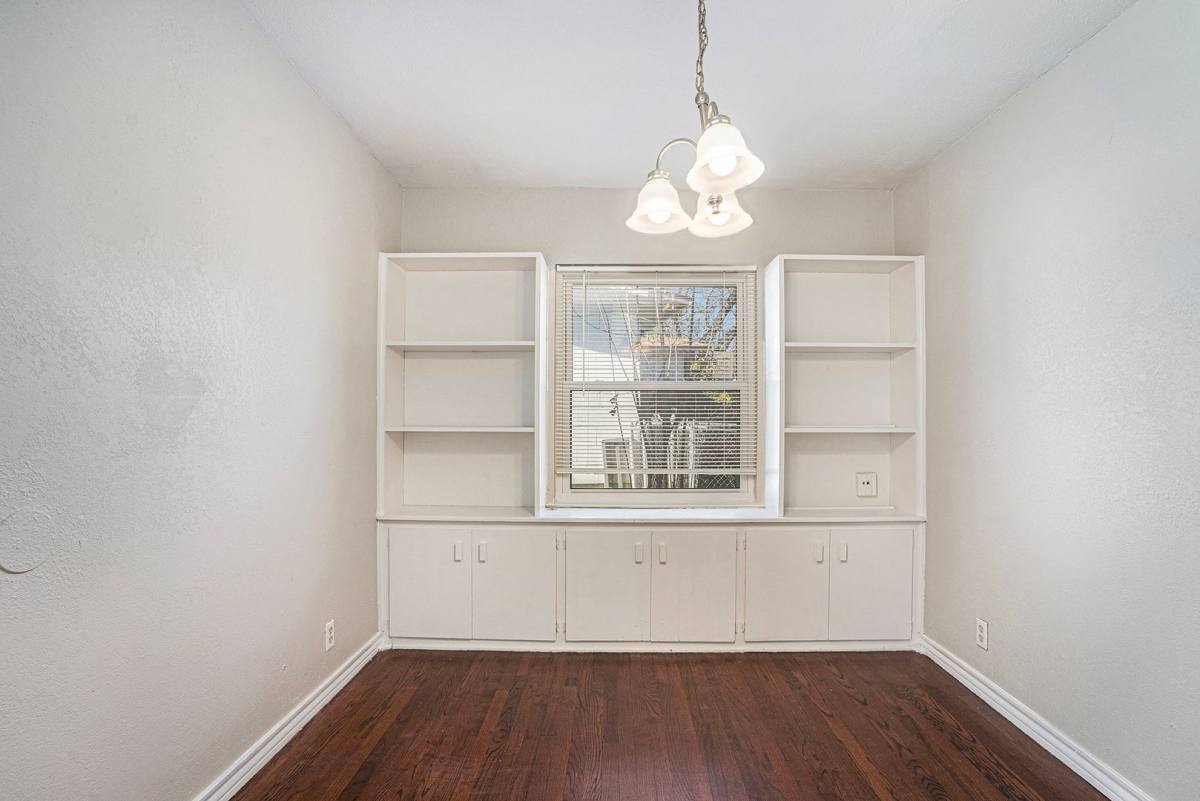 House for rent at 2009 Cloverdale St, Arlington, TX 76010