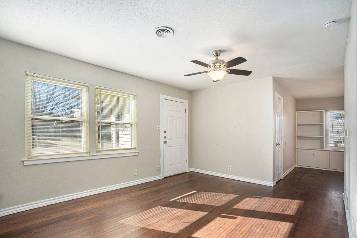 House for rent at 2009 Cloverdale St, Arlington, TX 76010