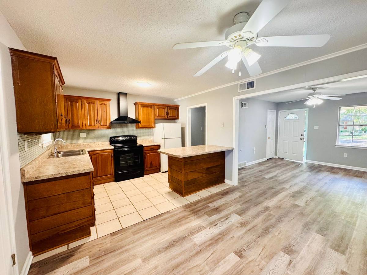 House for rent at 8082 Whitebrook Dr, Southaven, MS 38671