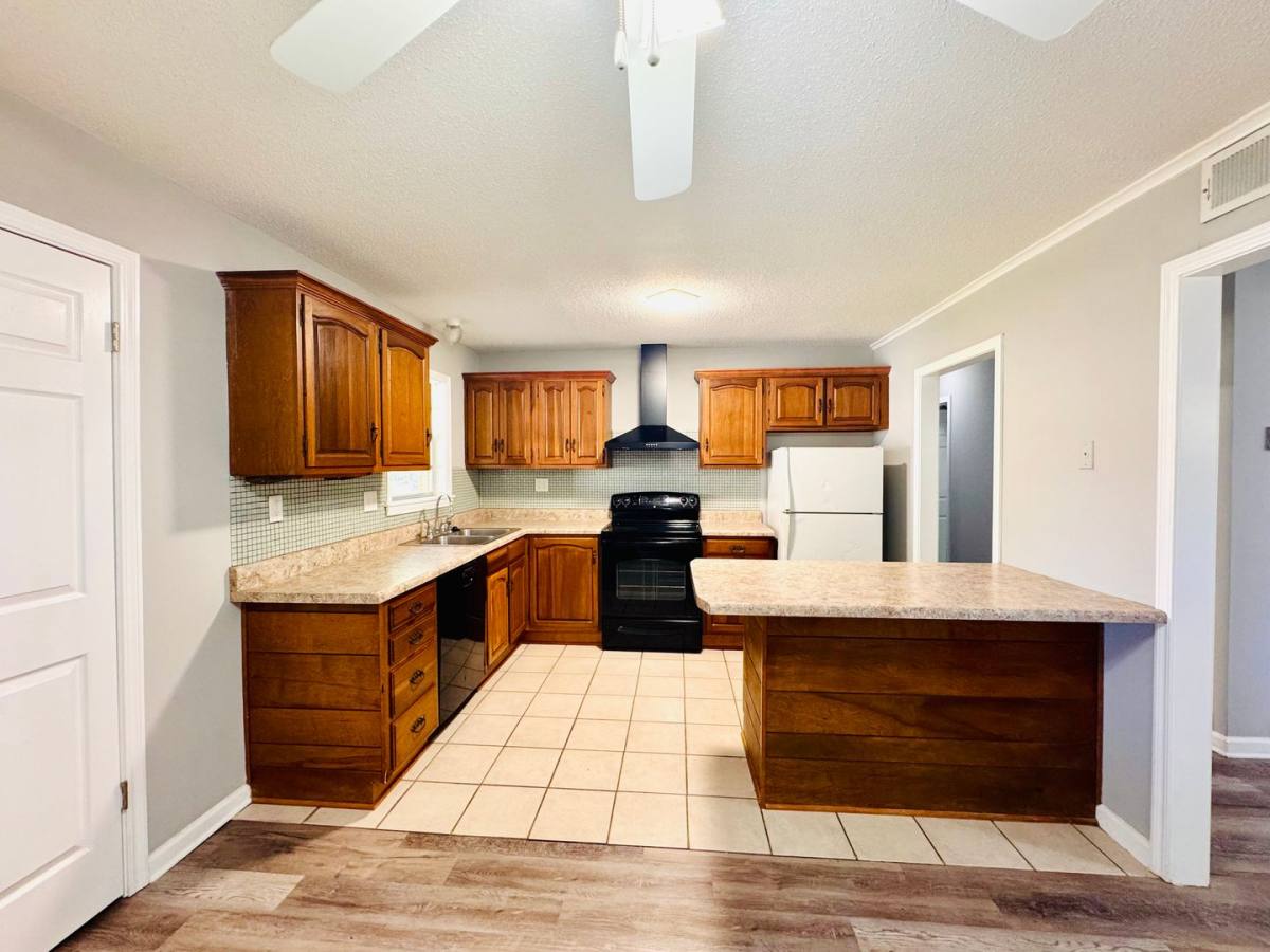 House for rent at 8082 Whitebrook Dr, Southaven, MS 38671