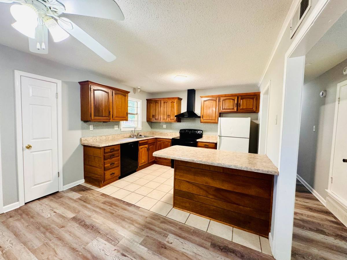 House for rent at 8082 Whitebrook Dr, Southaven, MS 38671