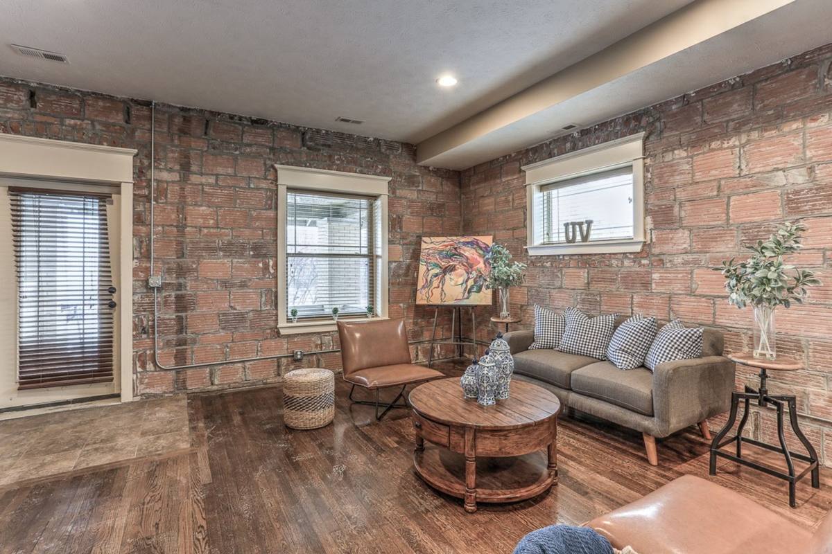 Apartment for rent at 806 Park Ave, Omaha, NE 68105