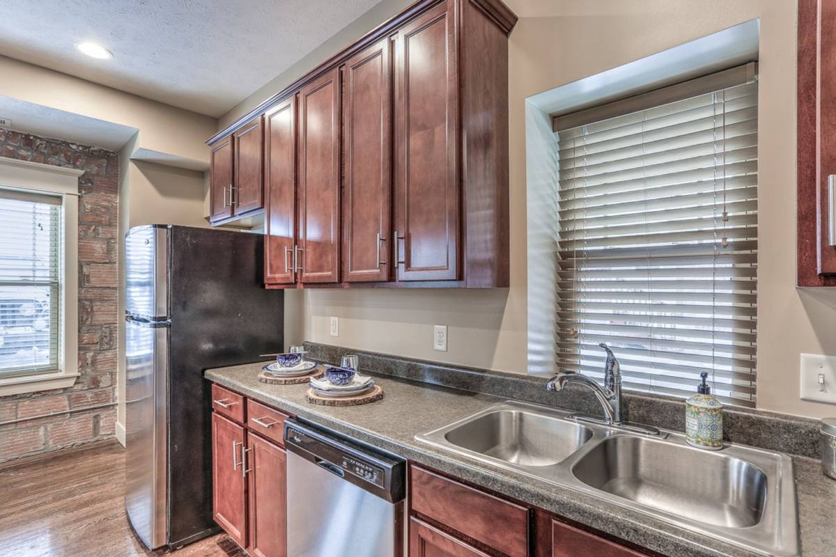 Apartment for rent at 806 Park Ave, Omaha, NE 68105
