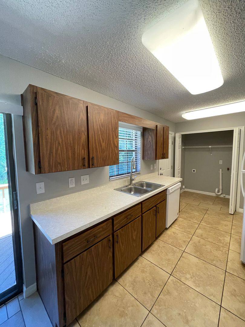 Apartment for rent at 406 & 408 N Clayton St, Mount Dora, FL 32757